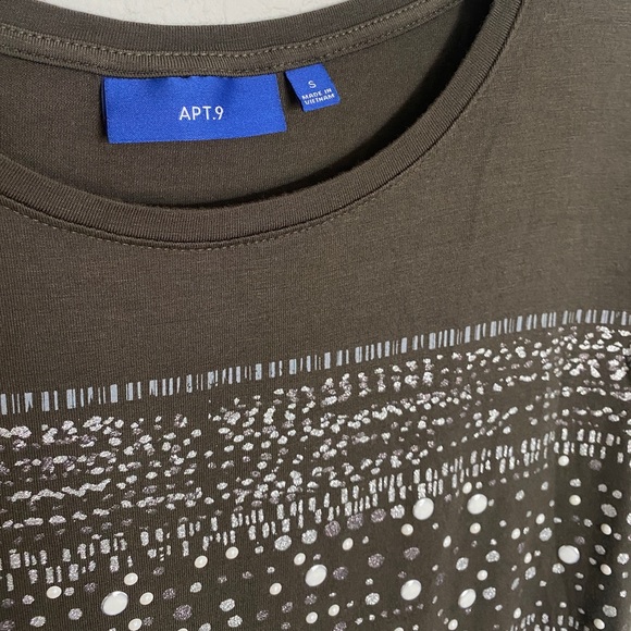 Apt 9 army green comfy tee with front design - Picture 2 of 3